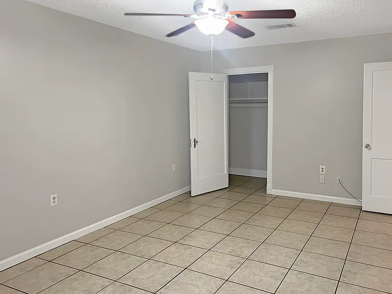 1101 Isbell St — Photo 6