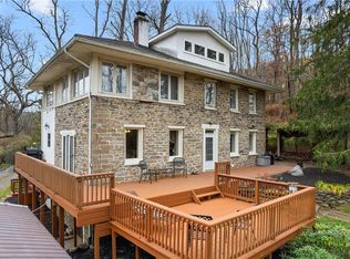 977 S Cottonwood Rd, Walnutport, PA 18088