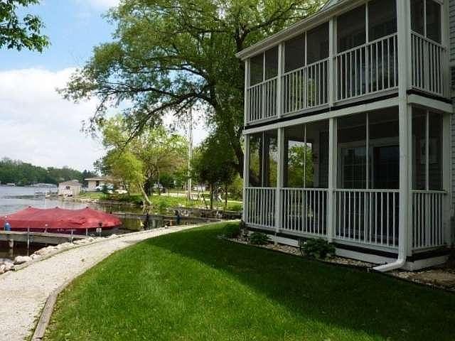 1st image of 300 Foxwood Dr