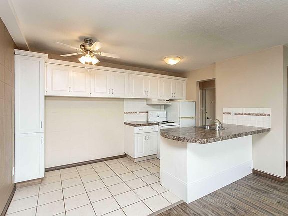 4th image of 604 55th St Unit 604