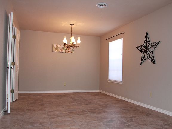 4th image of 423 Magnolia Ln