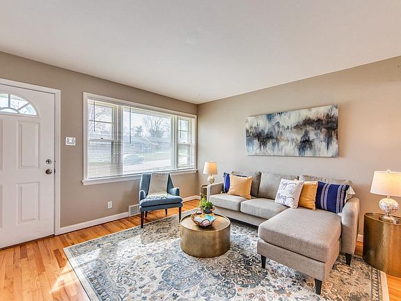 4th image of 10801 Palmyra Ct