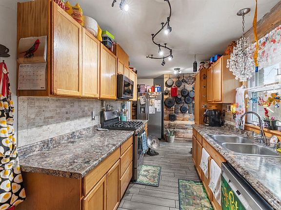 3rd image of 7419 Lincoln Ave