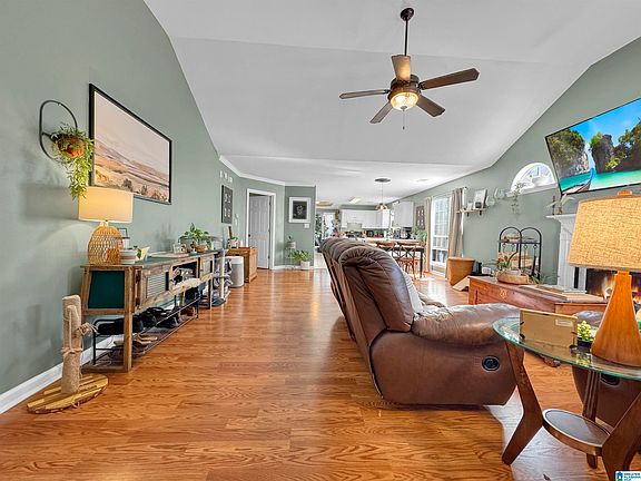 4th image of 117 Hidden Creek Cir