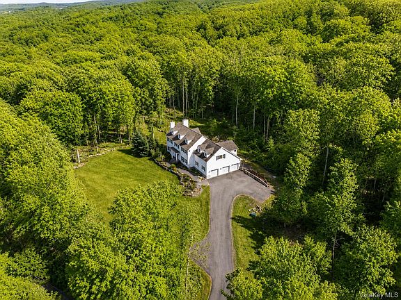 2nd image of 580 Oscawana Lake Road