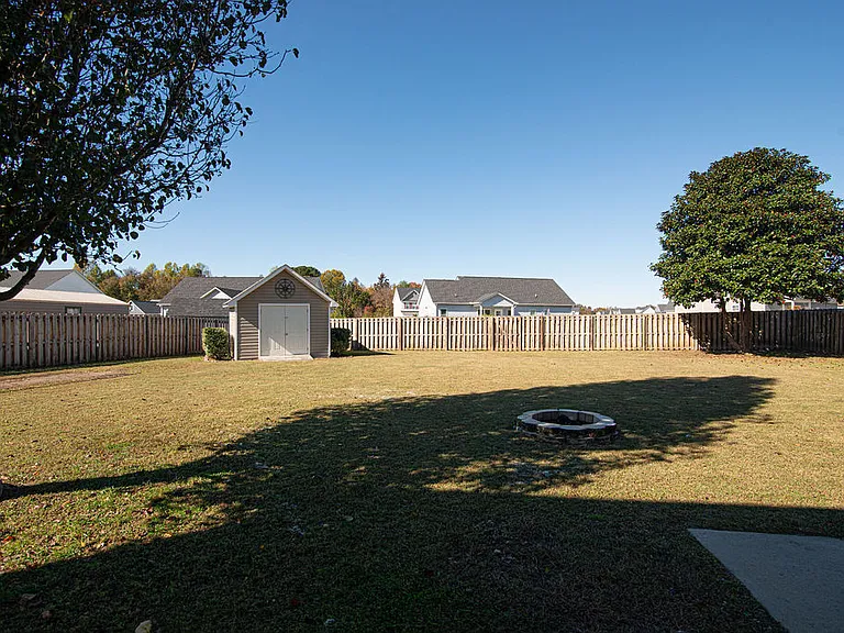 218 Maidstone Dr — Photo 38