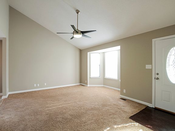 4th image of 1350 Courtney Dr