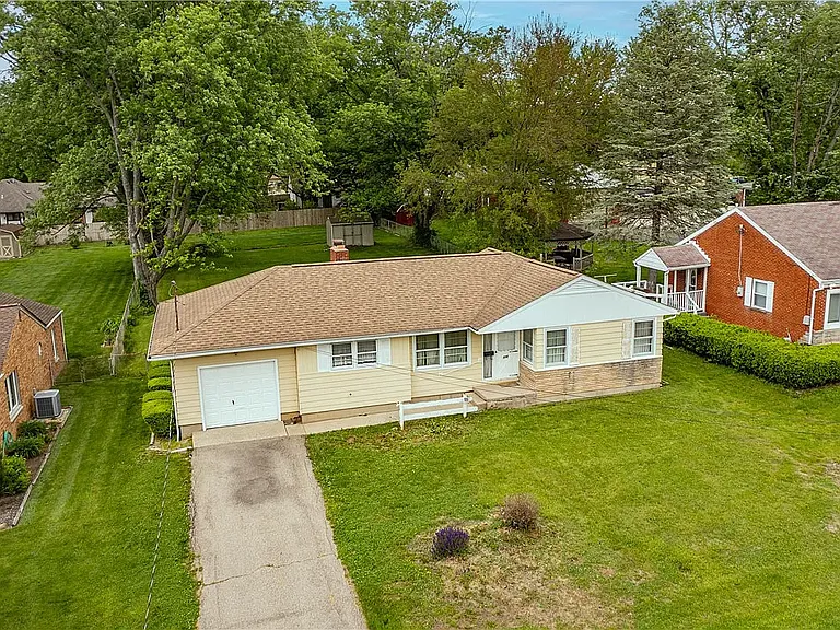 110 Parker Dr — Photo 1