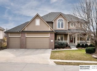 17121 Burdette St, Omaha, NE 68116