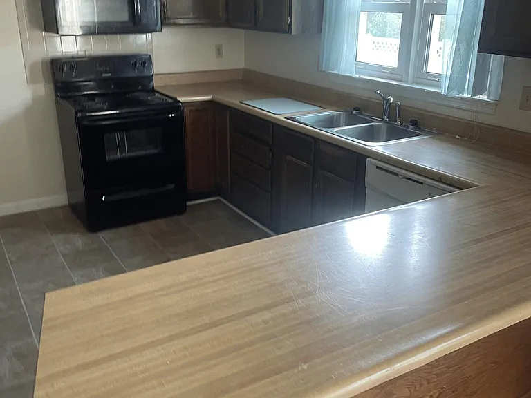 400 Pinnacle St — Photo 8