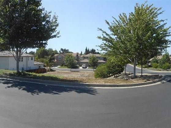 1st image of 940 River Crest Dr