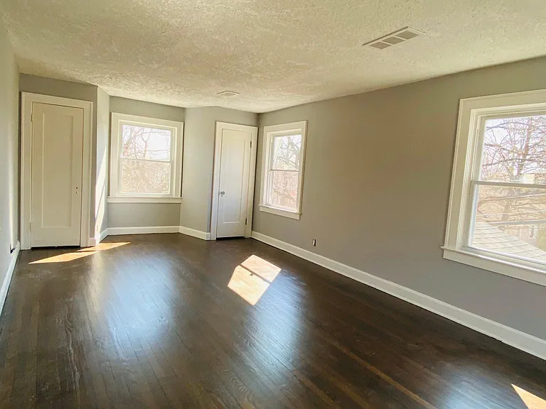 6043 Forest Ave — Photo 4