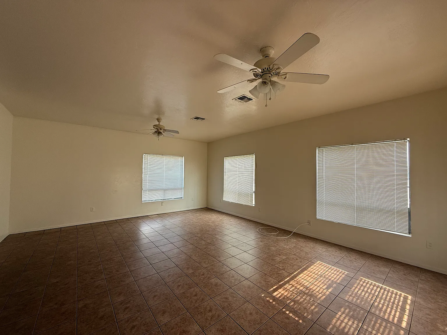 5 bed, 1954 sqft, $3,000 — Photo 3