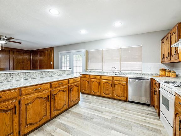 2nd image of 1413 Sequoia Dr