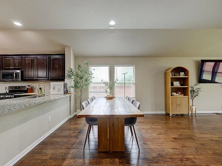 4140 Van Ness Ave — Photo 14