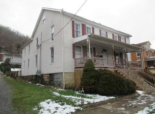 614 Temple St, Hinton, WV 25951