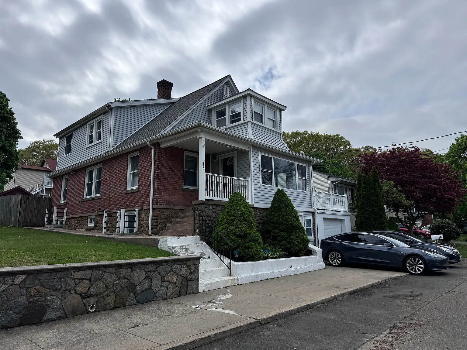 3 bed, 1000 sqft, $2,400 — Photo 2