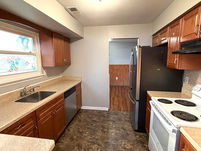 788 Maplecrest Rd — Photo 7