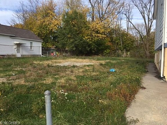 4th image of 1790 Reid Ave