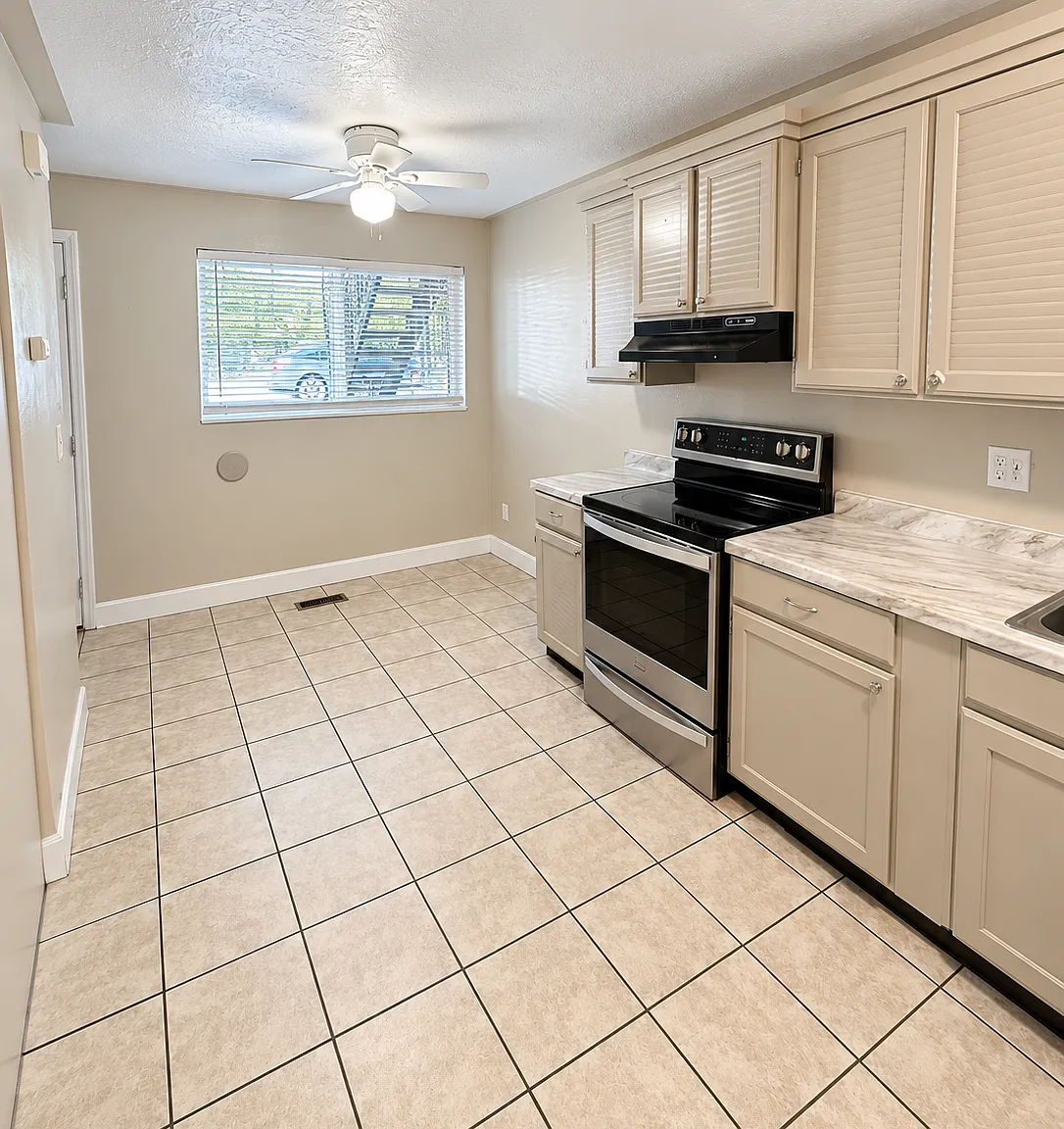 1601 W Ivy Cir — Photo 2