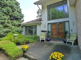 25130 Penshurst Dr, Beachwood, OH