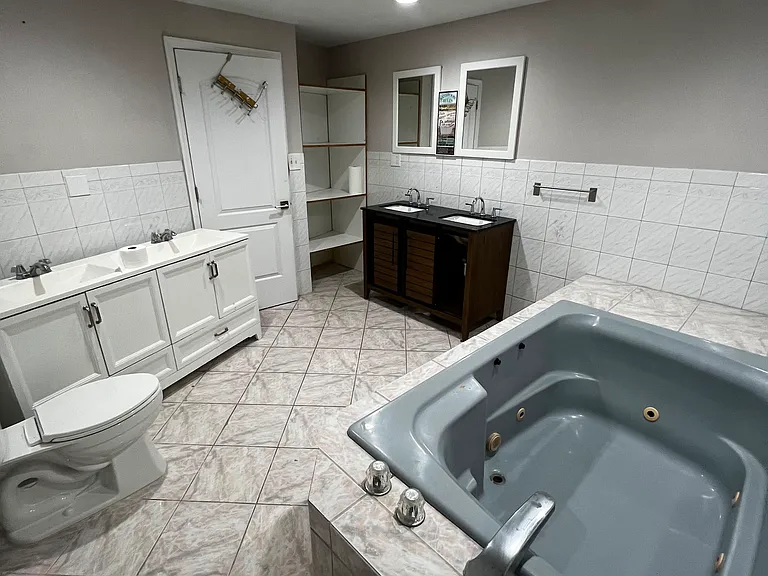 Edwards Pl — Photo 3