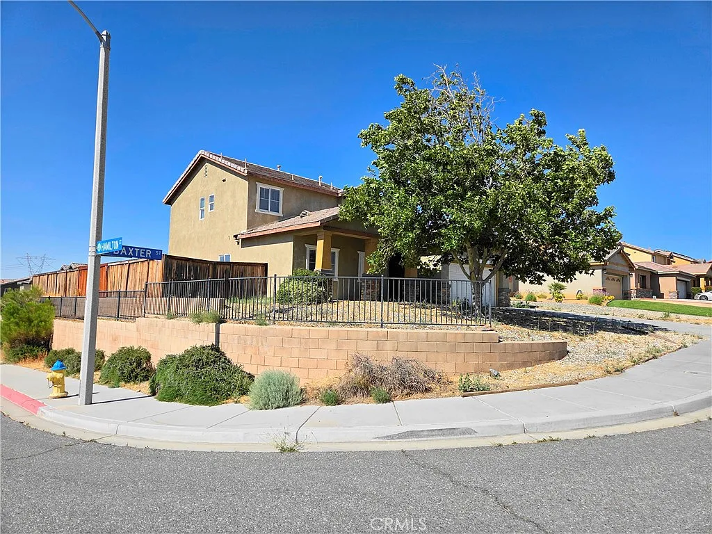 5 bed, 3.5 bath, 2460 sqft, $2,800 — Photo 2
