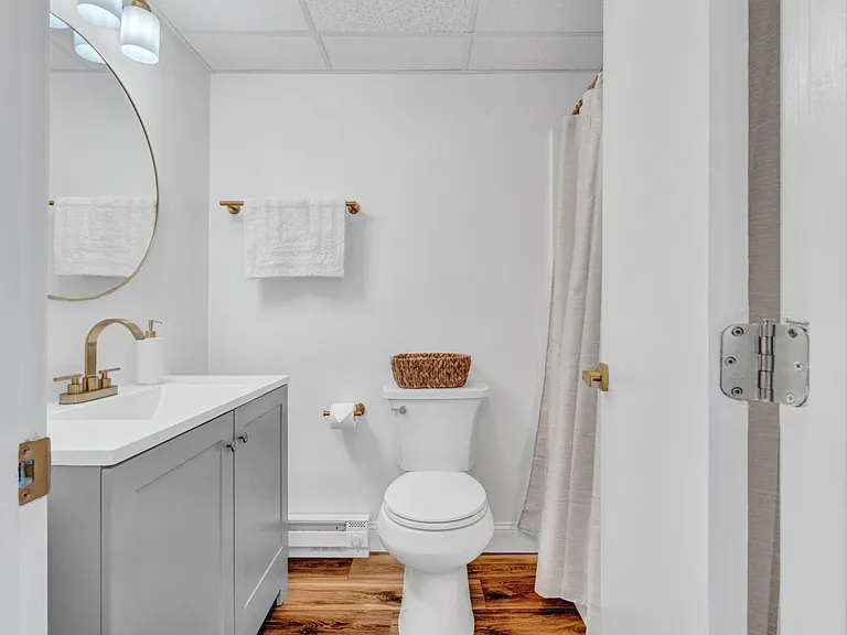 174 E Grand Ave #3 — Photo 5