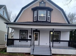 726 E Main St, Reedsburg, WI 53959