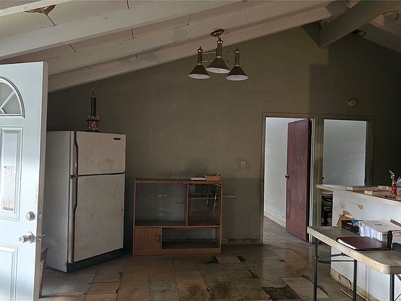 3rd image of 946 Halona St