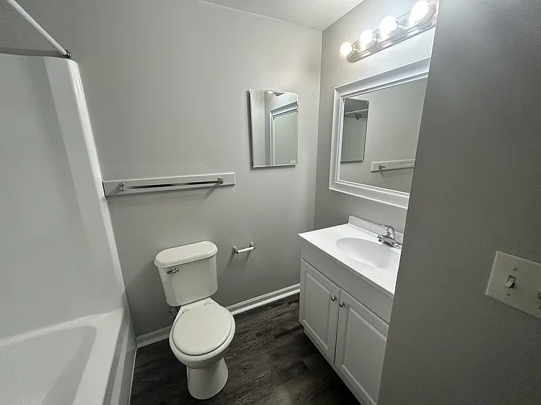 Secor Flats — Photo 40