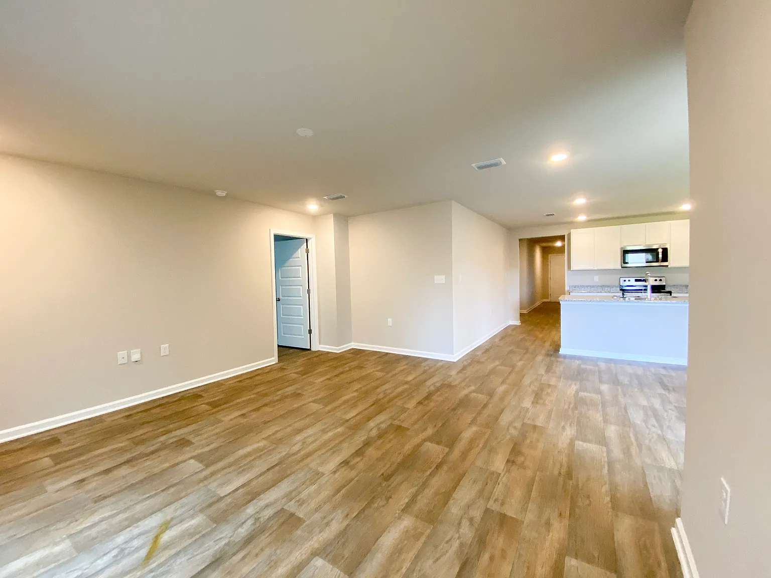 Available Now! 4 Bedroom In Daphne's Oldfield Subdivision! — Photo 3