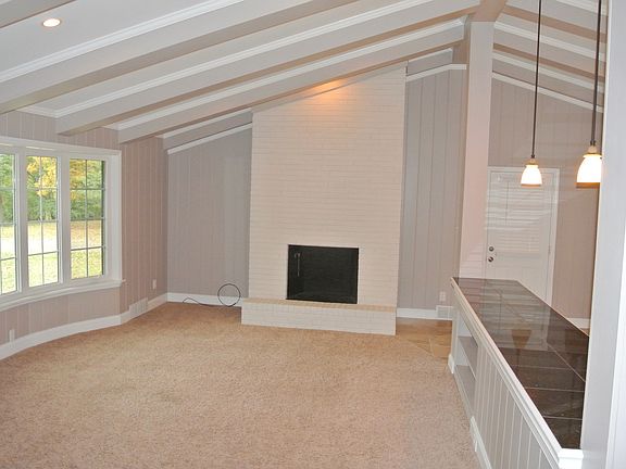 3rd image of 198 Townsend Dr