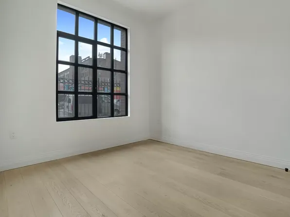 875 4th Avenue image 7 of 22