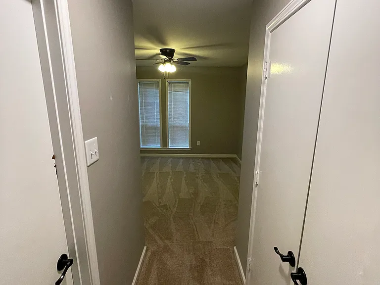 1738 E Churchill Downs Rd — Photo 11