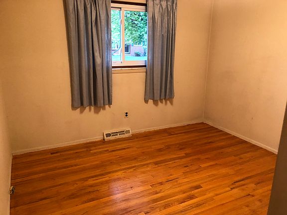 5th image of 39837 Birchwood Dr