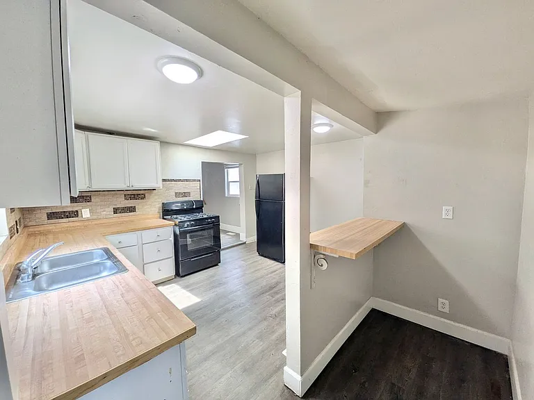 1021 E Abriendo Ave — Photo 9