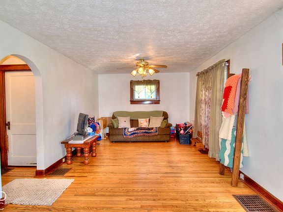 4th image of 8524 Camby Rd