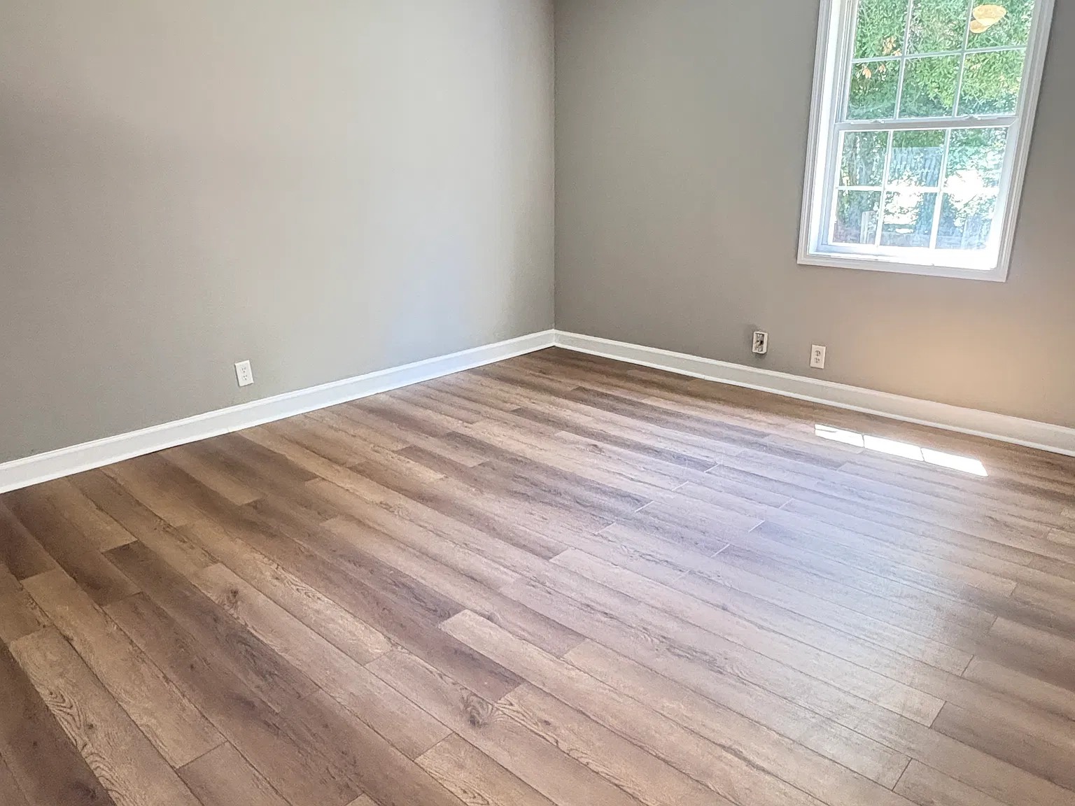 727 Levee Dr — Photo 2