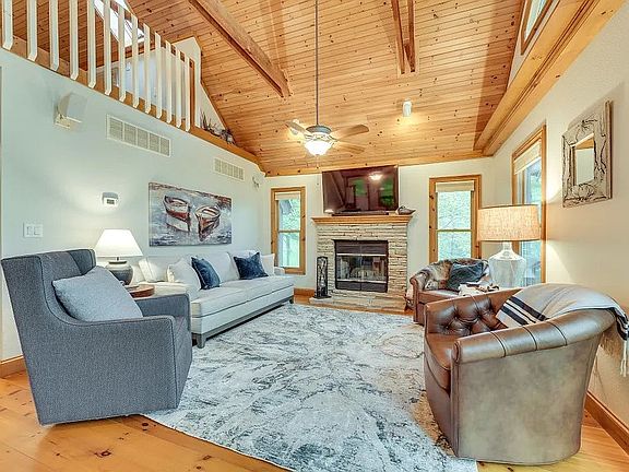 3rd image of 74 Hamilton Ln