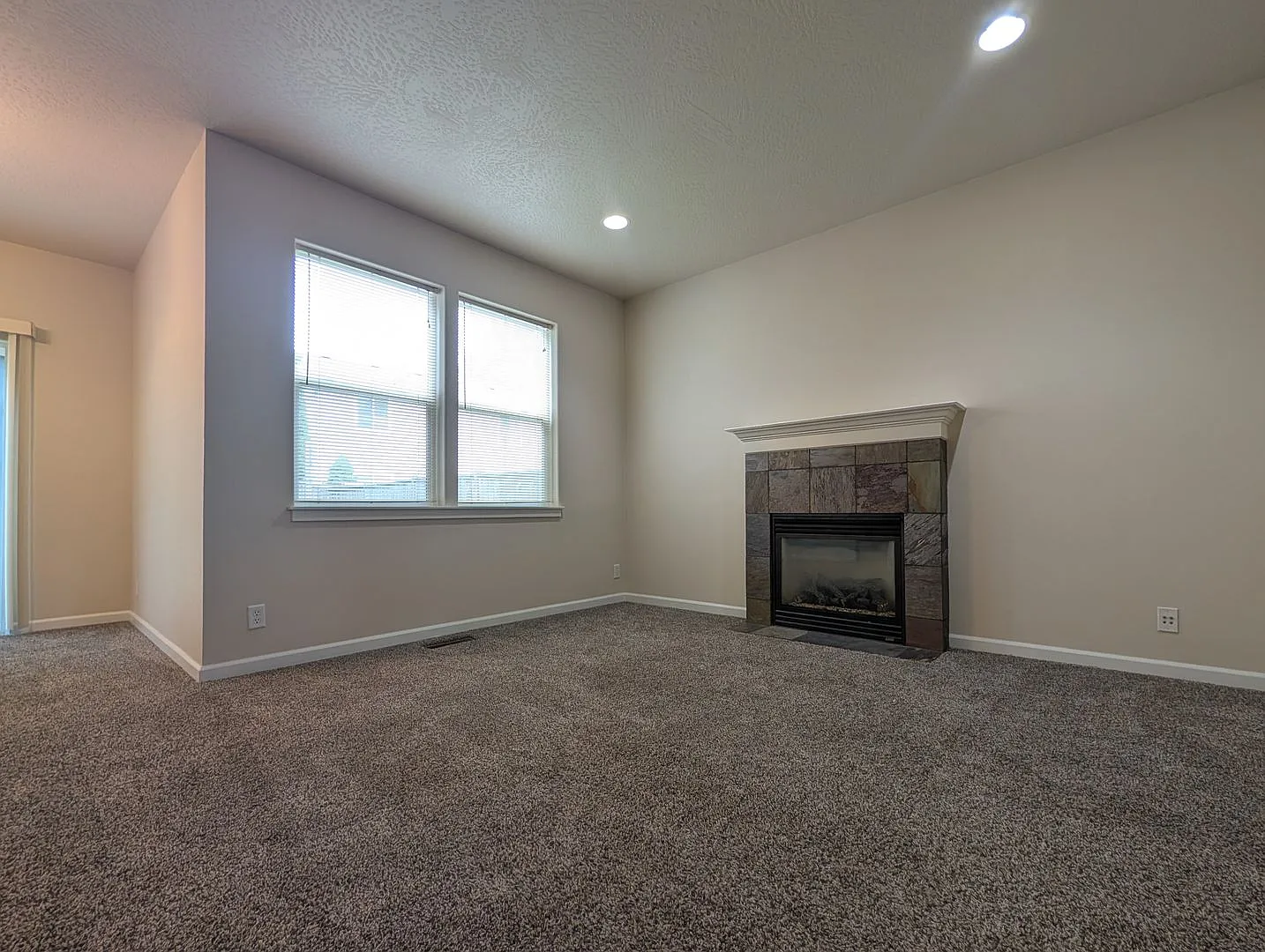 Great 3 bed/2.5 bath home in West Eugene — Photo 4