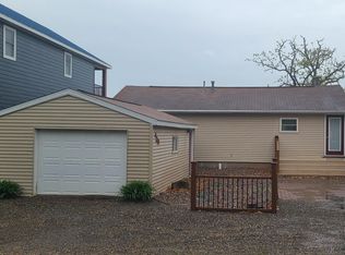 420 River View Rd, Guttenberg, IA 52052