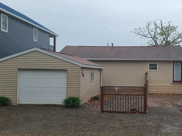 420 River View Rd, Guttenberg, IA 52052