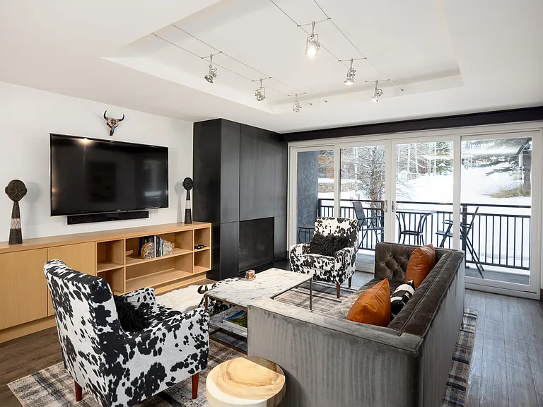 700 S Monarch St #202 — Photo 2
