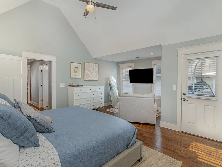 928 Thomas Ave — Photo 9
