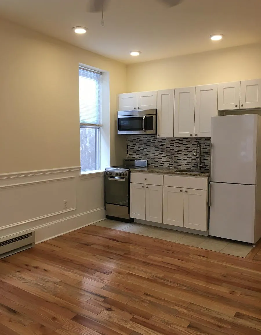 Studio, 300 sqft, $1,250 — Photo 4