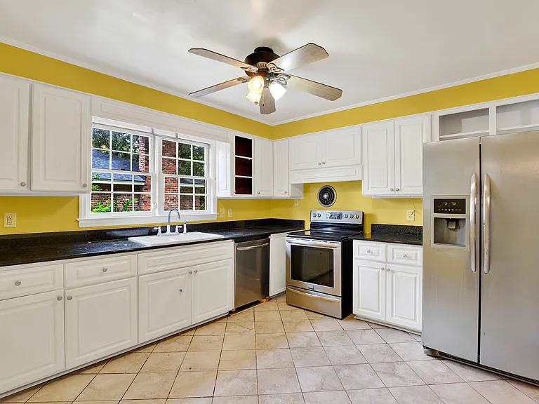 331 Oxford Dr — Photo 7