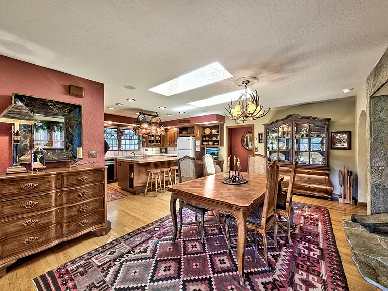 1480 Ormsby Dr — Photo 6