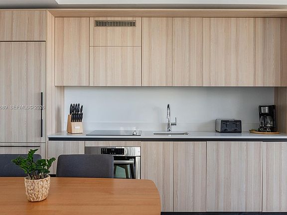 4th image of 225 N Miami Ave #1702