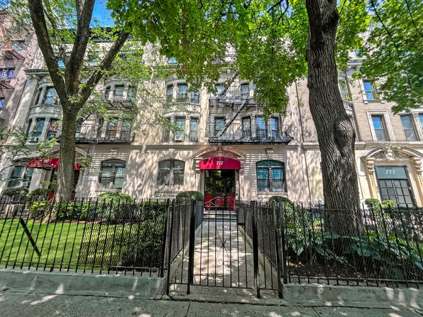 773 Eastern Parkway image 1 of 11